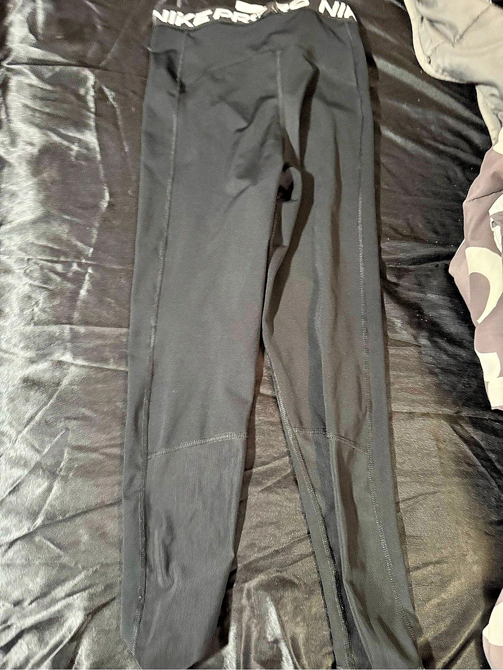 Nike Pro Women's Mid-Rise Leggings in Black